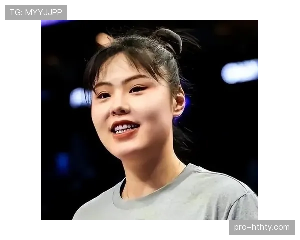 李月汝训练完直接拎爱马仕去吃宵夜 李月汝训练完直接拎爱马仕去吃宵夜